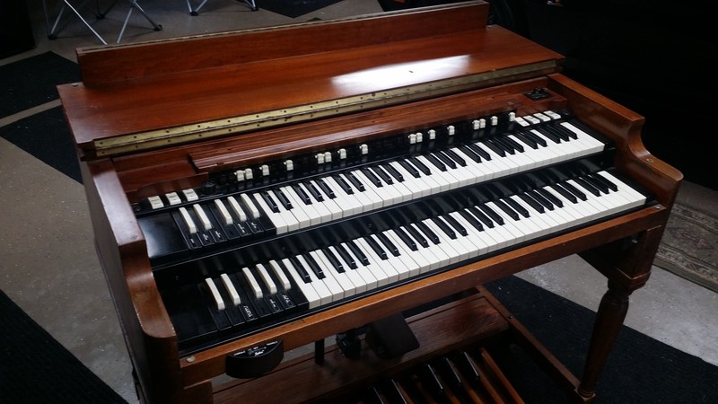 NEW ARRIVAL!  Vntage Hammond B3 Organ In Good Shape & Leslie Speaker Pkge. Light Scratches & Patina On Console. B3 Plays & Sounds Great! Will Sell Fast-Affordable Pkge & Available