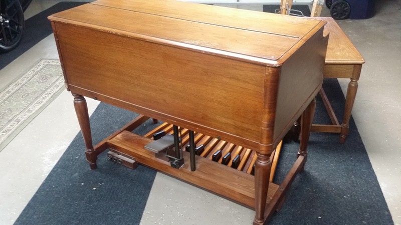 NEW ARRIVAL!  Vntage Hammond B3 Organ In Good Shape & Leslie Speaker Pkge. Light Scratches & Patina On Console. B3 Plays & Sounds Great! Will Sell Fast-Affordable Pkge & Available