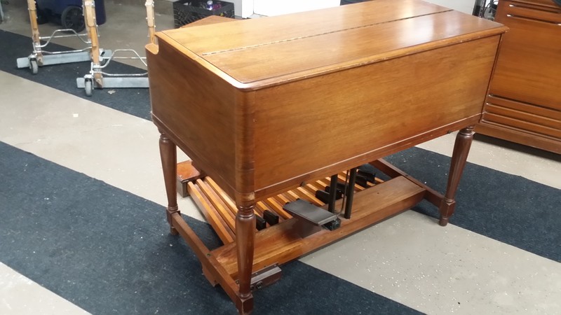 NEW ARRIVAL!  Vntage Hammond B3 Organ In Good Shape & Leslie Speaker Pkge. Light Scratches & Patina On Console. B3 Plays & Sounds Great! Will Sell Fast-Affordable Pkge & Available