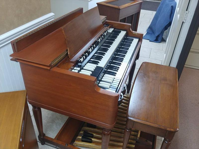 NEW ARRIVAL IN OUR SHOWROOM! A  Beautiful Vintage Hammond B3 Organ & Leslie Package! Excellent Condition! Will Sell Fast! Don't Miss Out On This One! - Plays & Sounds Great! - Sold!-copy
