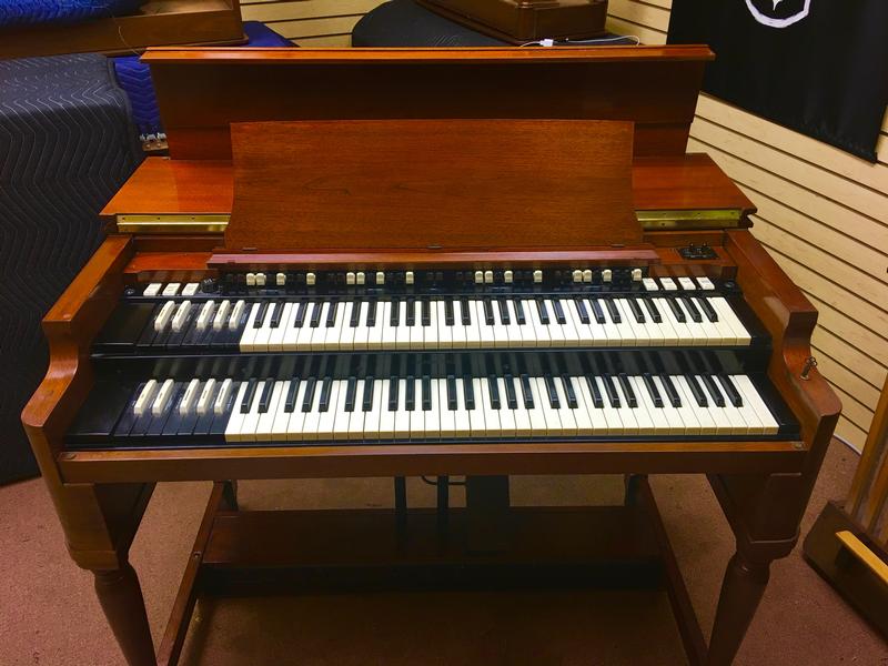 NEW ARRIVAL-THE HOLY GRAIL! NOW IN OUR SHOWROOM! A PRISTINE LIKE NEW GORGEOUS VINTAGE HAMMOND B3 ORGAN & LESLIE SPEAKER! Will Sell Fast! A Great Value! Plays & And Sounds Perfect!  Now Available!