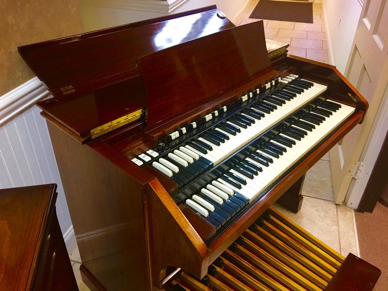 NEW ARRIVAL- NOW IN OUR SHOWROOM! A GORGEOUS VINTAGE HAMMOND C3 ORGAN & Original Matching 122RV Leslie Speaker - Will Sell Fast! A Great Value! Plays, Sounds Perfect! - Now Sold!